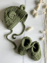 Load image into Gallery viewer, Crochet bonnet with ears, Sage
