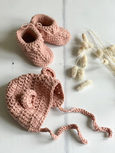 Load image into Gallery viewer, Crochet bonnet with ears, Clay
