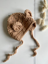 Load image into Gallery viewer, Crochet bonnet with ears, Sand
