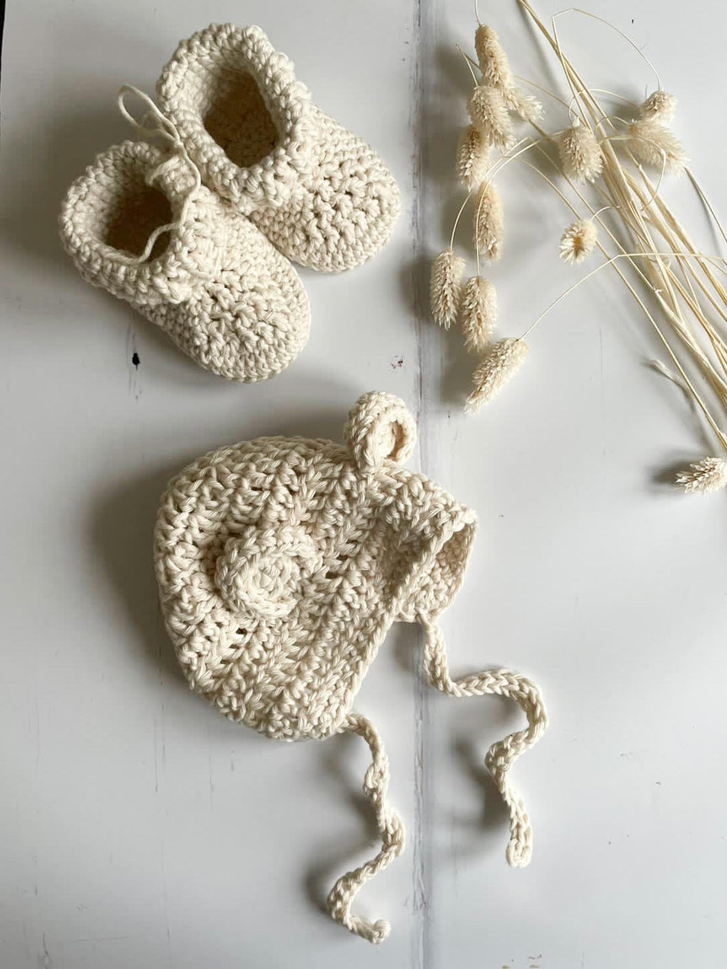 Crochet bonnet with ears, Soft White